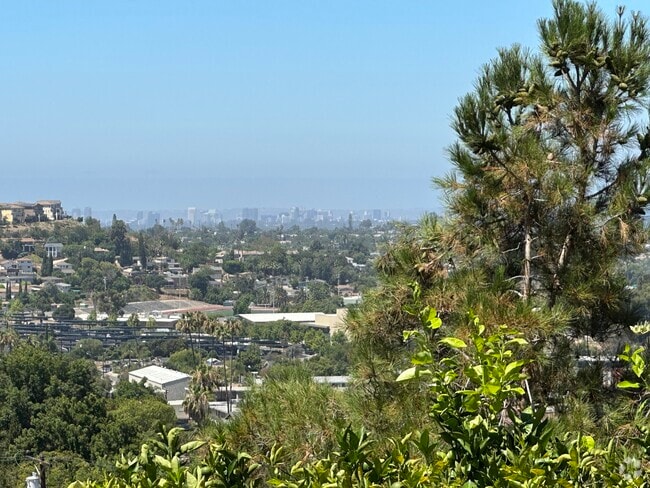 Building Photo - 4298 Avon Dr