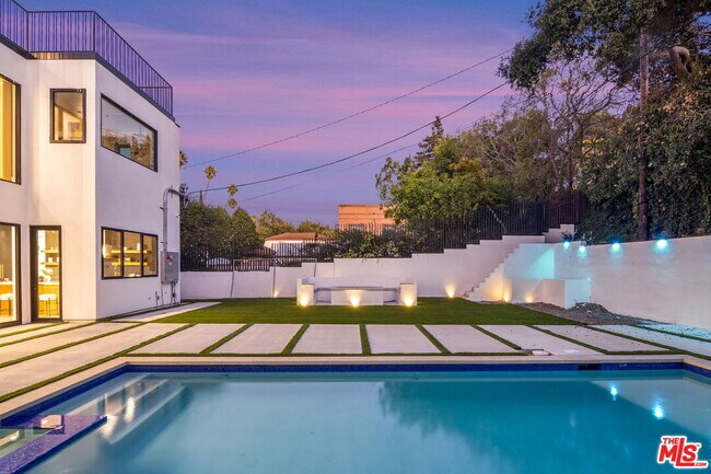 Foto del edificio - 12700 Montana Ave