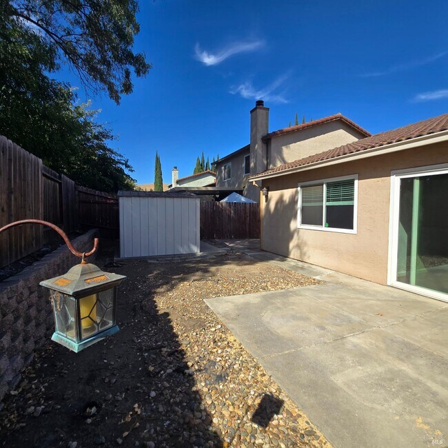 Building Photo - 2717 Applewood Dr