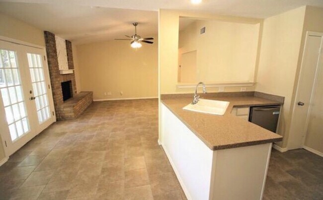 Building Photo - 5663 Larkdale Dr