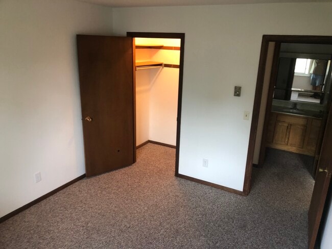 Bedroom - Park Meadow Apartments