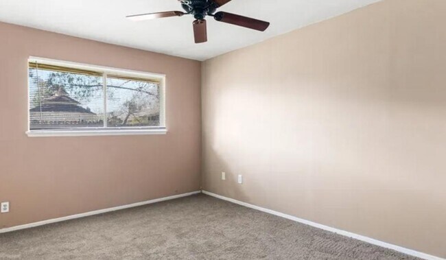 Foto del edificio - 43937 Halcom Ave