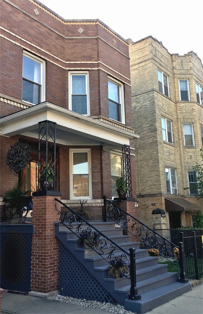 Building Photo - 2243 W Augusta Blvd