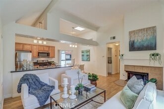 Building Photo - 2 Aruba St