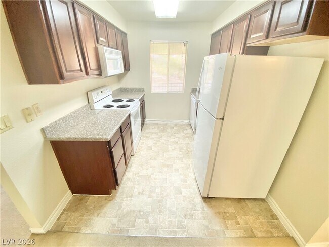 Foto del edificio - 5081 River Glen Dr