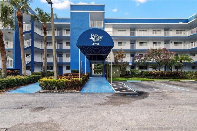 Foto del edificio - 4734 Lucerne Lakes Blvd E