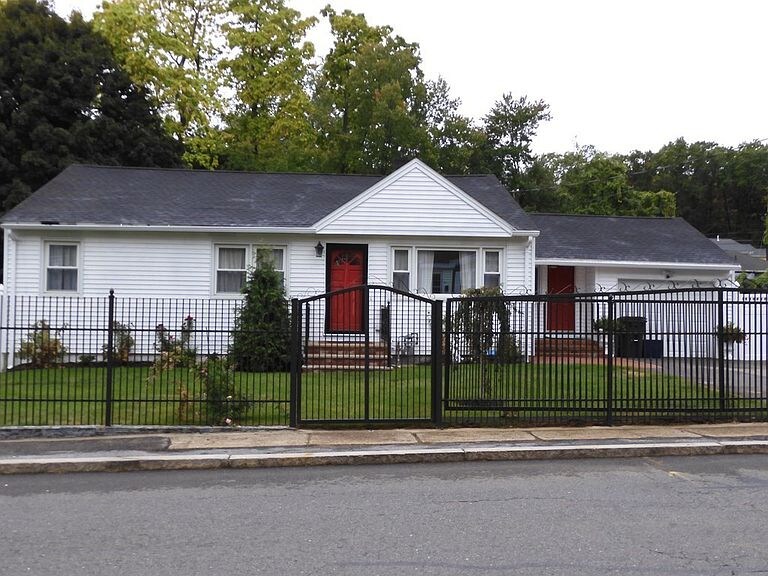 Primary Photo - 168 Jackson St