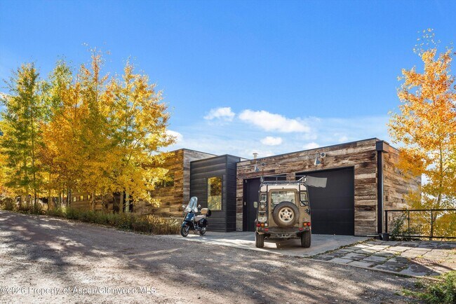 Building Photo - 191 Skimming Ln