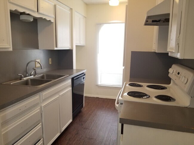 Foto del edificio - 2215 Westyork Dr