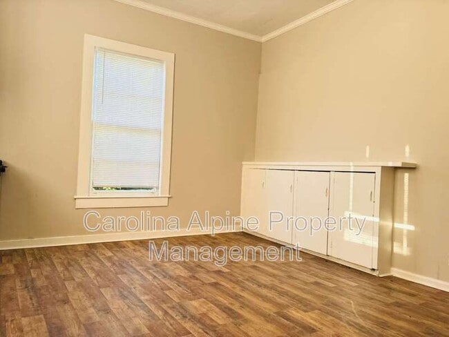 Foto del edificio - 321 N Poplar St