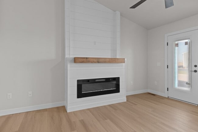 Building Photo - Beautiful new executive duplex
