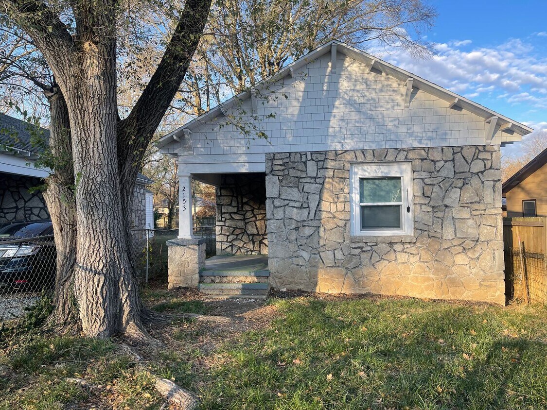 Primary Photo - Cute House to enjoy this fall.