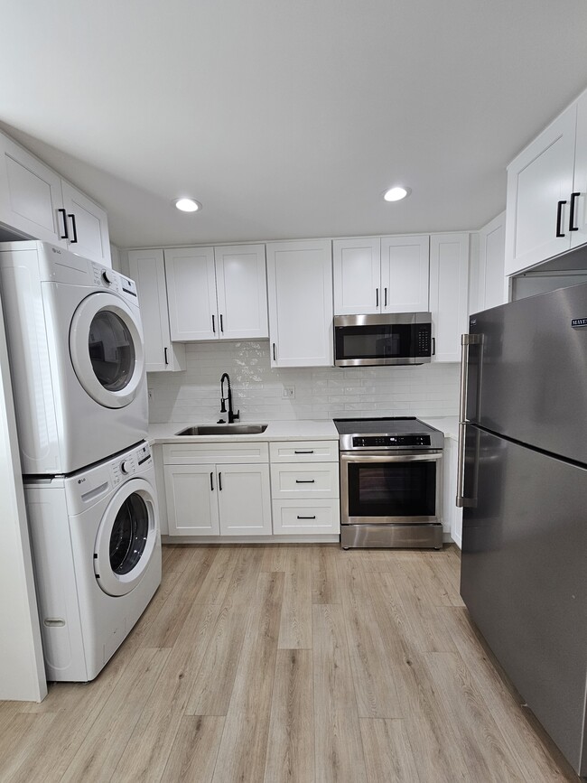 Building Photo - 11649 Sunglow St