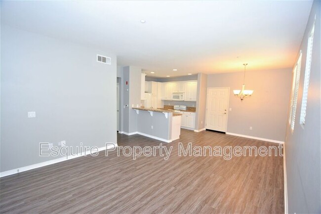 Building Photo - 290 Riverdale Ct