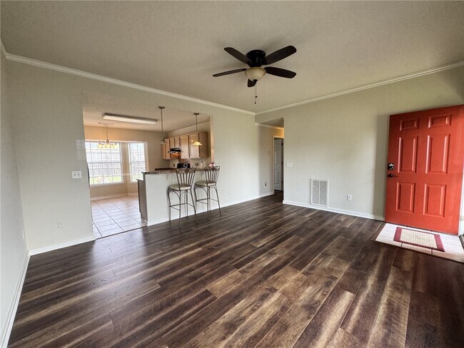 Building Photo - 608 Barbara Ave