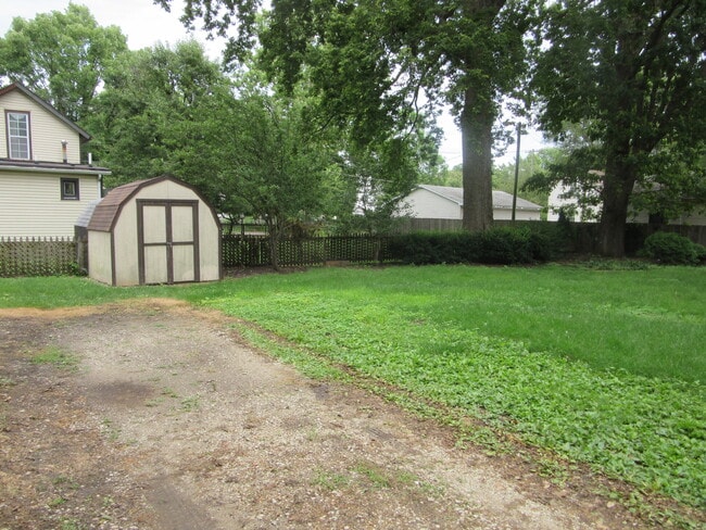 Building Photo - 310 W Vine St