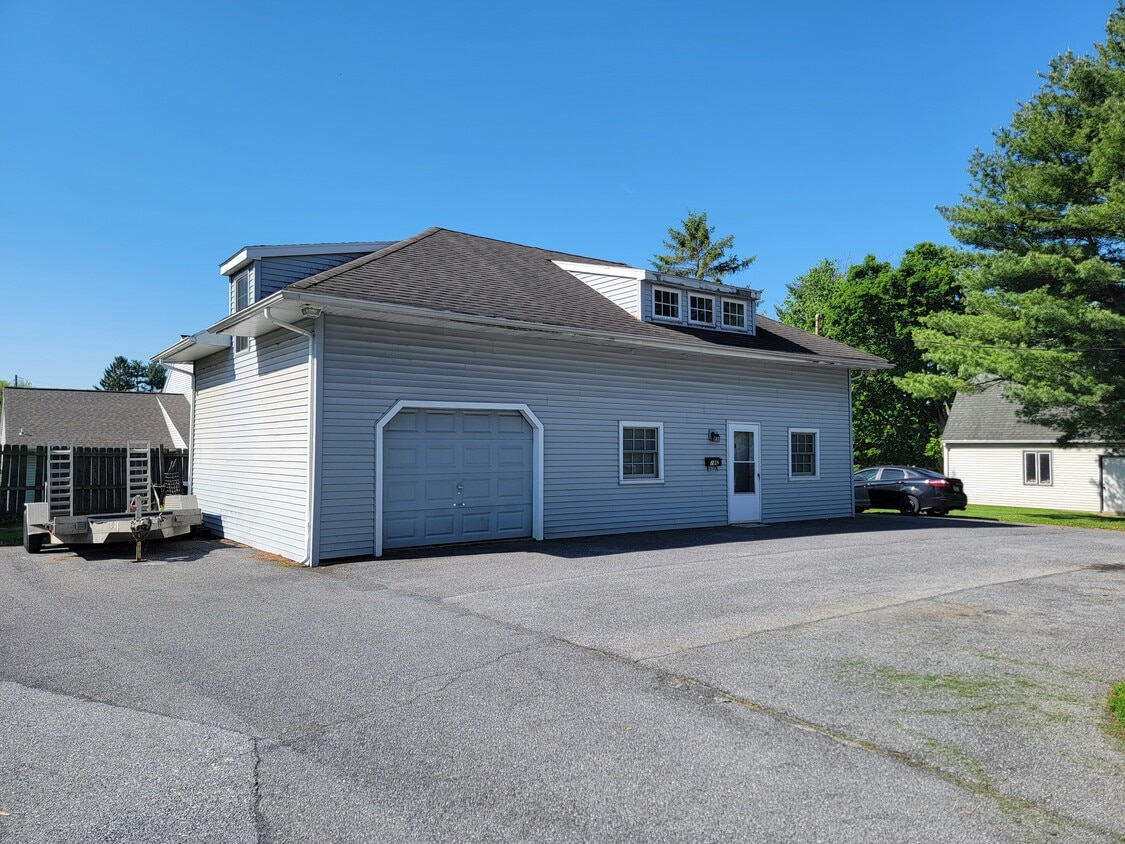 Primary Photo - 286 W Main St
