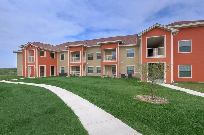 Building Photo - 315 Butterfly Garden Dr