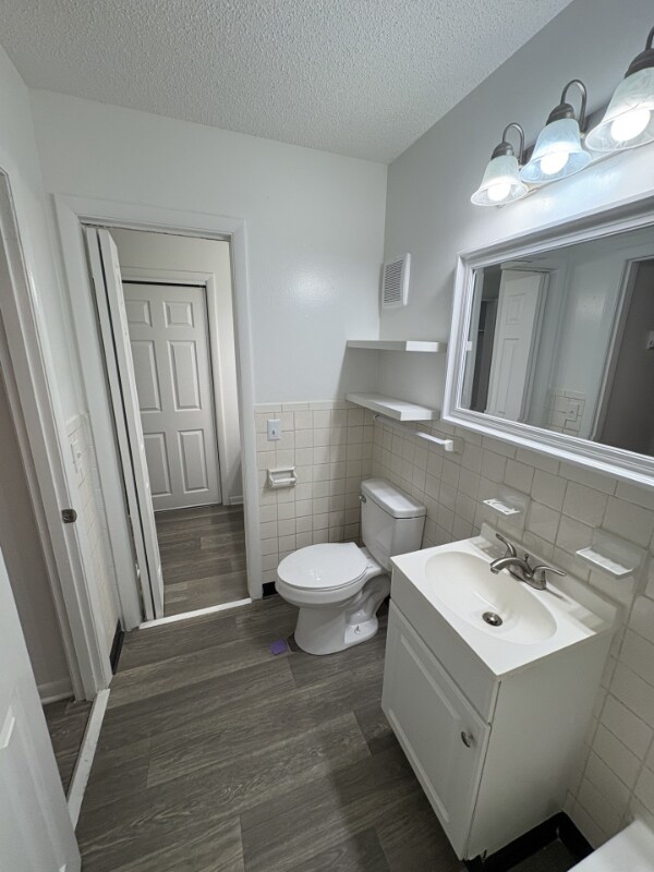 Foto del edificio - 1005 Hickory Hill Ln