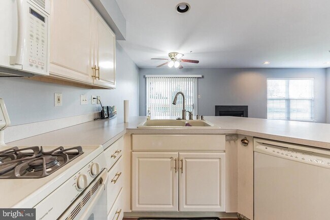 Building Photo - 926 Bentley Ct