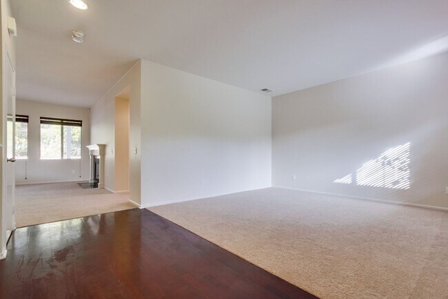 Foto del edificio - Gorgeous 4 Bedroom Santa Fe Hills Home With a Pool!