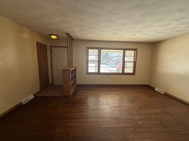 Building Photo - Available now 2 bedroom 2 bathroom 1 car garage fenced in backyard