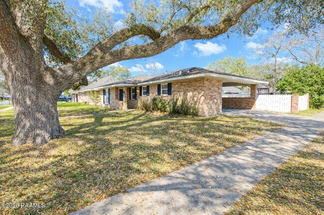 Foto del edificio - 125 Elmwood Dr