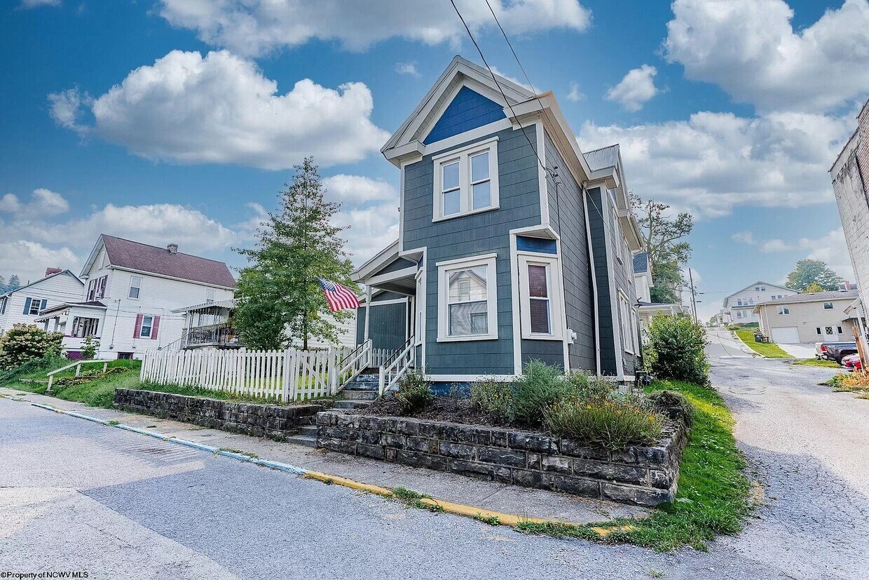 Primary Photo - 224 Cherry St
