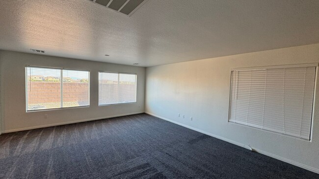 Foto del edificio - SW 2 story 4 bdrm Large yard