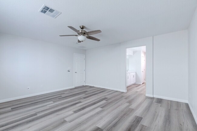 Building Photo - 10758 Red Badge Ave