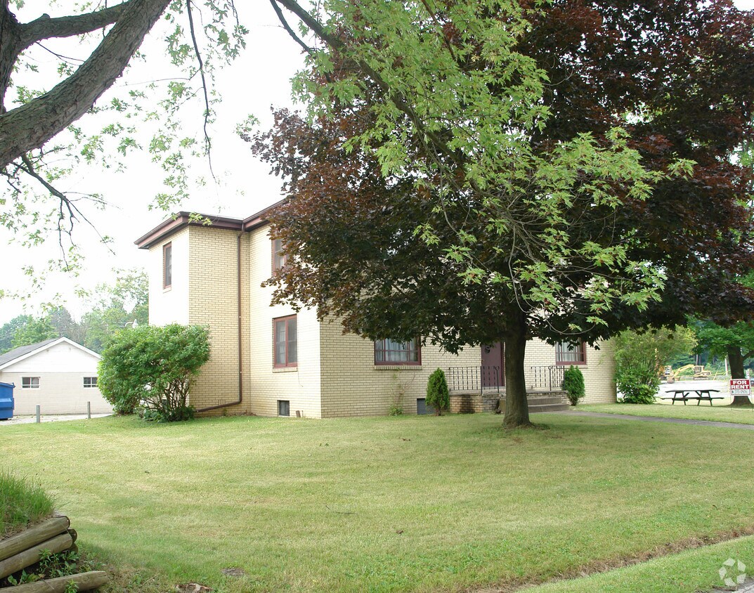 Building Photo - 831 Greenlawn Ave