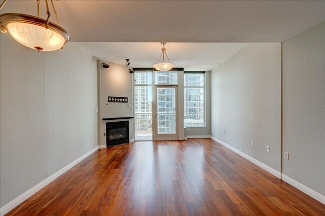 Foto del edificio - Little Italy 9th Floor Condo w/ 2 Beds 2.5...