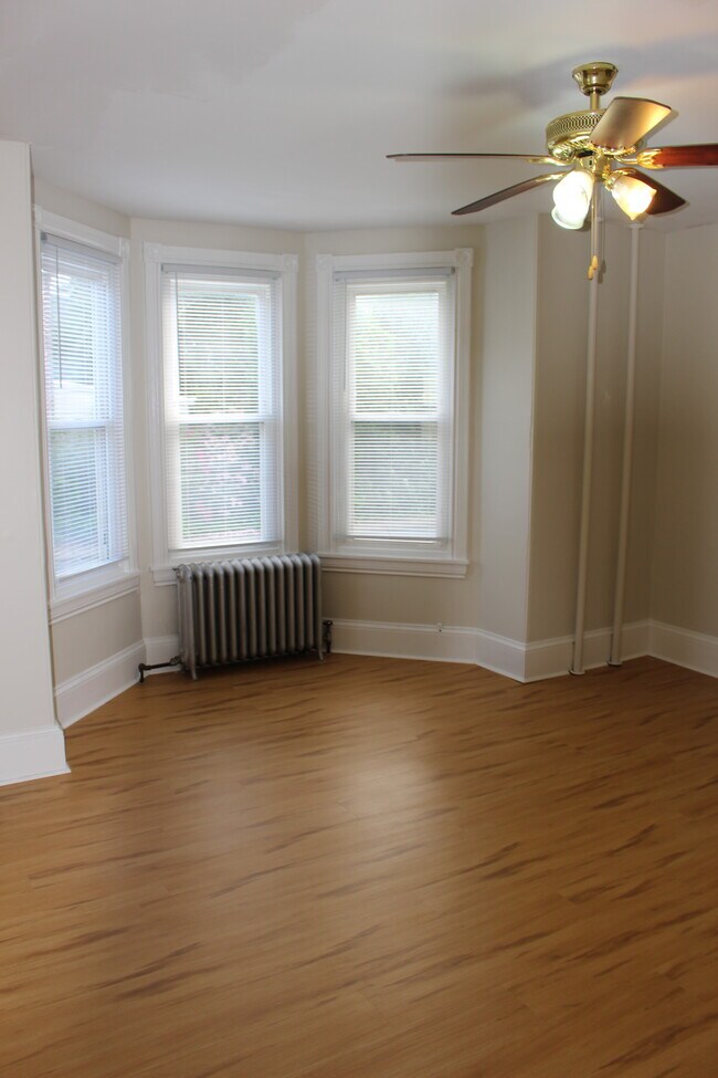 Foto del edificio - 38 N Richardson Ave