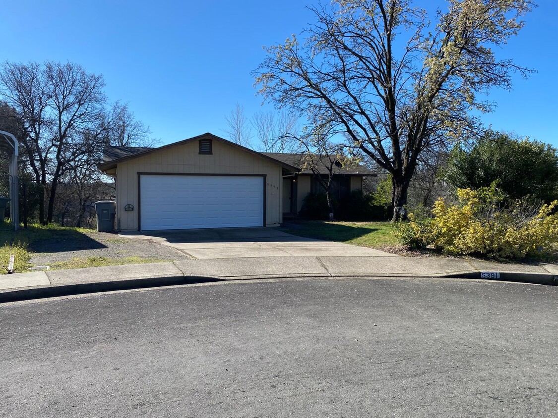 Upcoming vacancy! Well maintained home on... - Upcoming vacancy!  Well maintained home on...