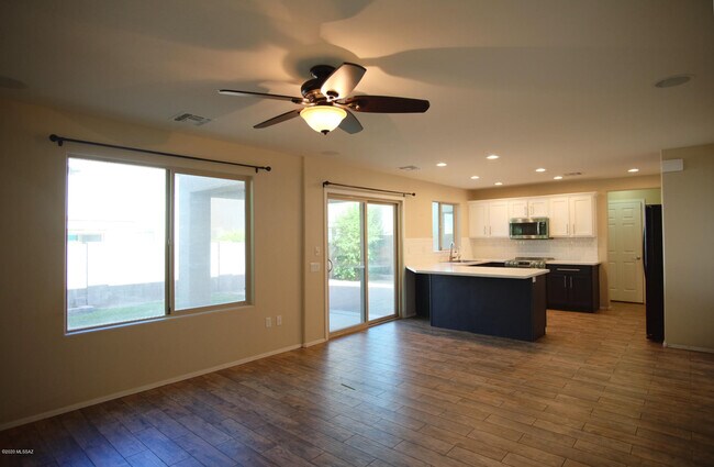 Building Photo - 5741 S Ladyslipper Pl