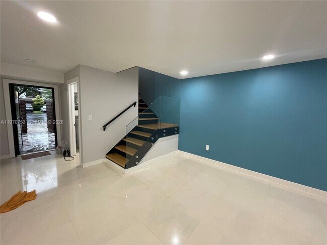 Building Photo - 7021 SW 105th Ct