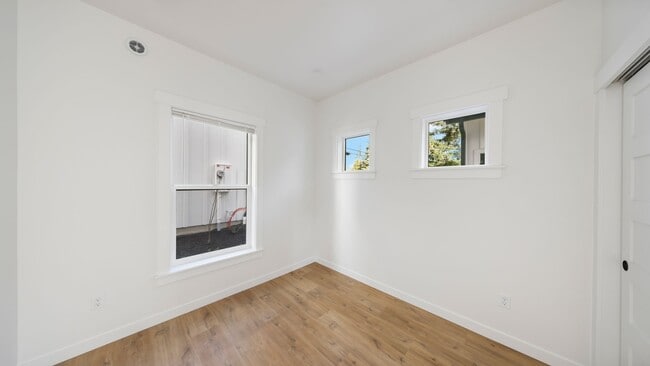 Building Photo - 2130 32nd St