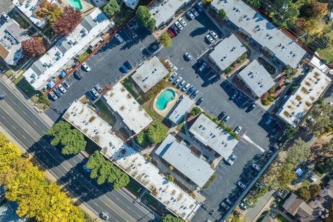 Building Photo - Gold Run Apartments