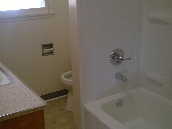 Building Photo - Newly remodeled home