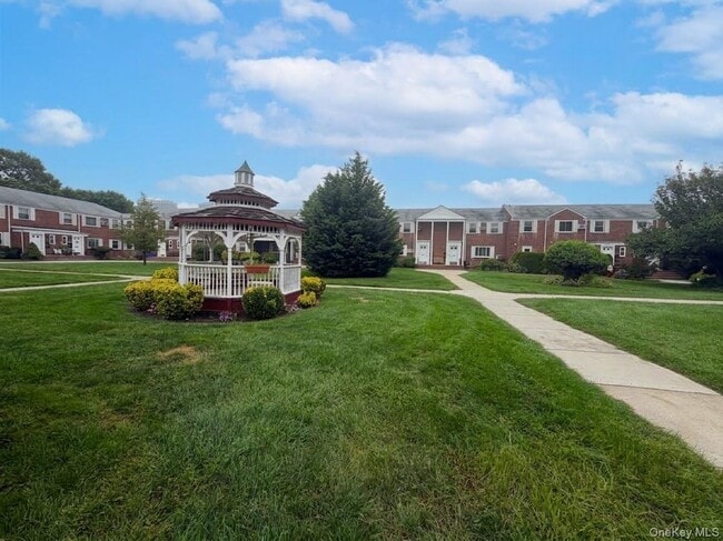 Building Photo - 72-31 Little Neck Pkwy