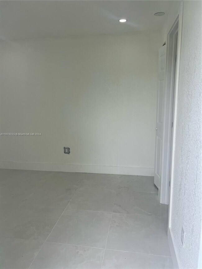 Building Photo - 511 NW 133rd St