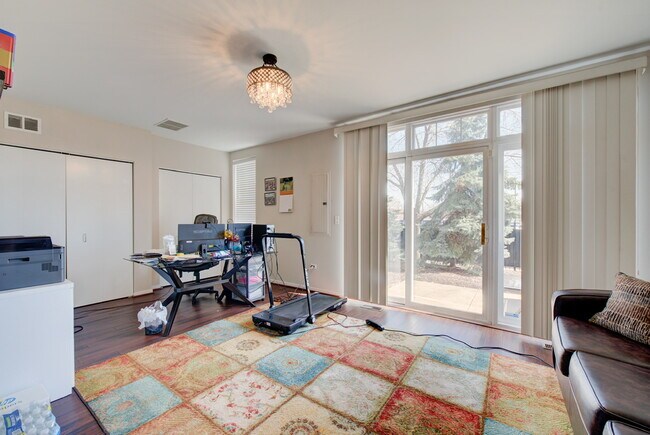 Foto del edificio - 623 Grove Ln