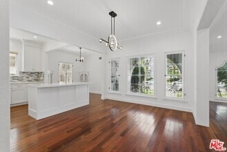 Building Photo - 1132 S Wooster St