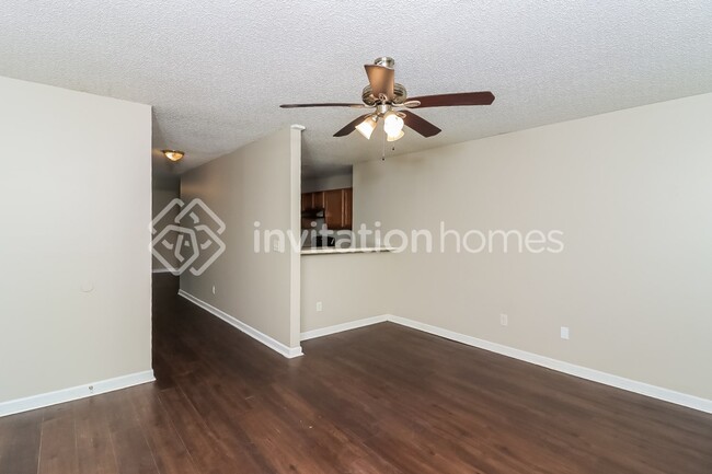 Building Photo - 845 Carll Ct