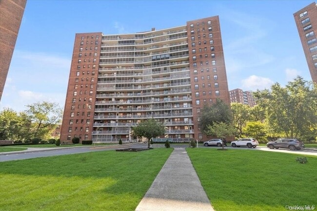 Foto del edificio - 61-45-61-98 98th St