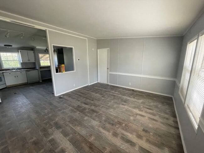 Building Photo - Updated 3 Bedroom, 2 Bathroom House
