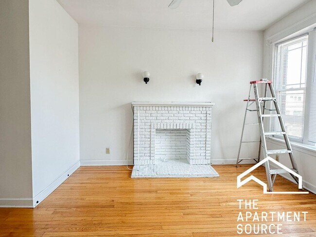 Photo - 3054 N Greenview Ave Apartment