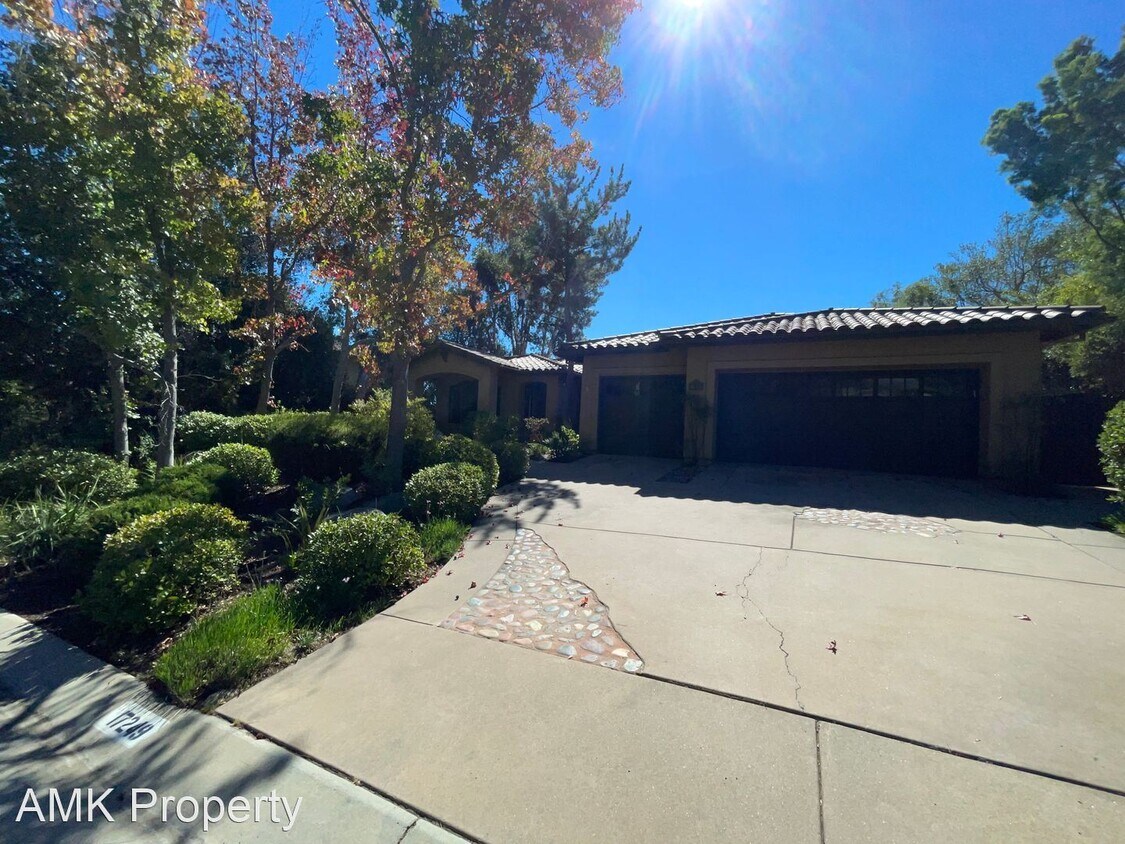 Foto principal - 4 br, 3 bath House - 17249 North Woodson C...