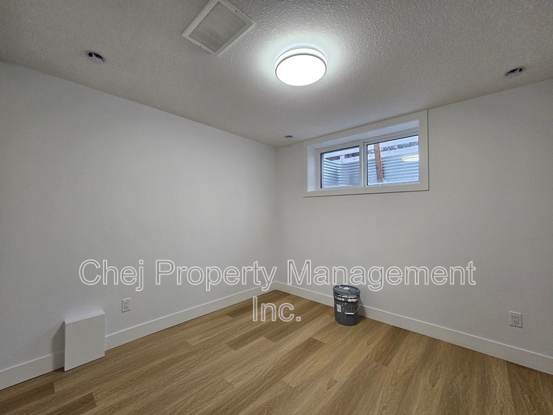 Building Photo - 10698-10661 61 St NW