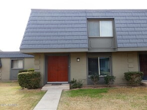 Building Photo - 2034 W Elm St